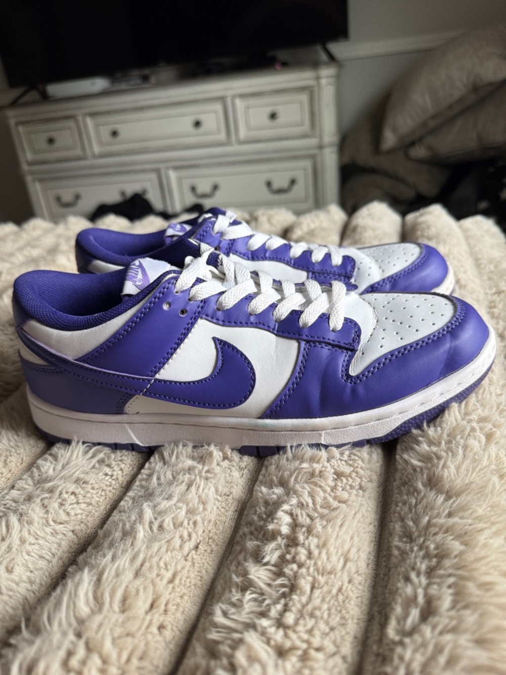 Nike Low-Top Sneakers - Purple & White